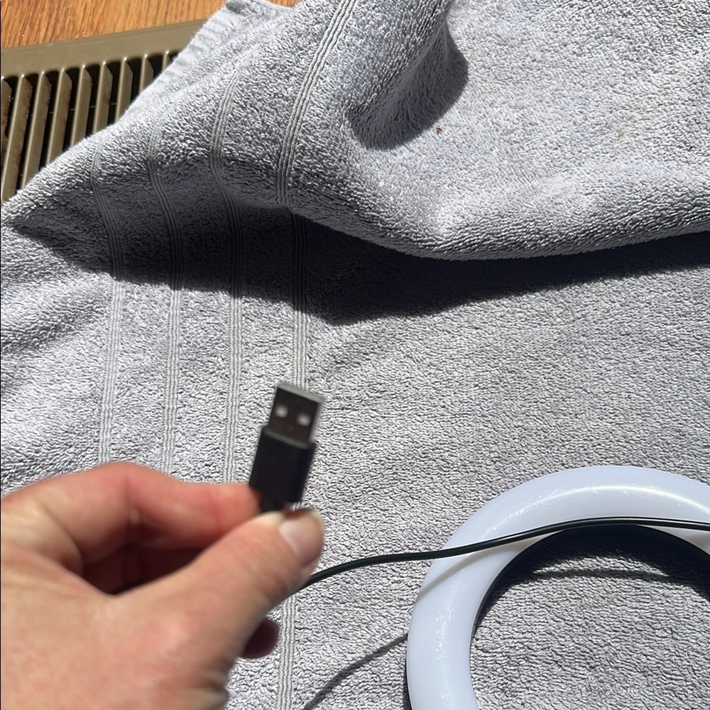 LED Ring Light with Remote - Picture 2 of 6